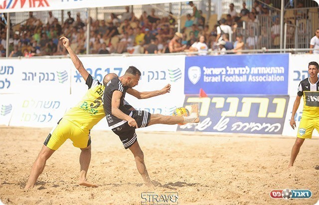 משחק מסקרן בין השתיים (סטראבו)